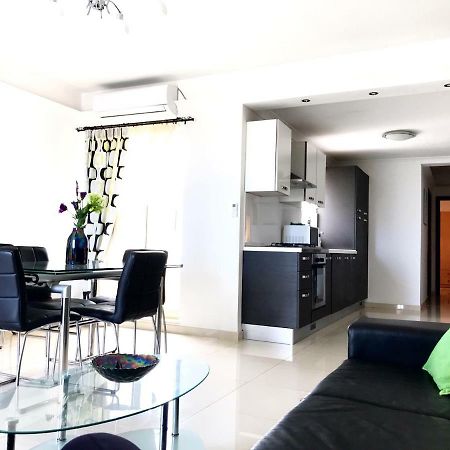 Savoy Apartment เซนต์พอลส์เบย์ ภายนอก รูปภาพ