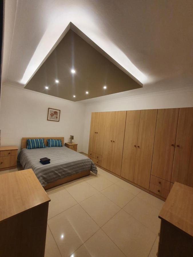 Savoy Apartment เซนต์พอลส์เบย์ ภายนอก รูปภาพ