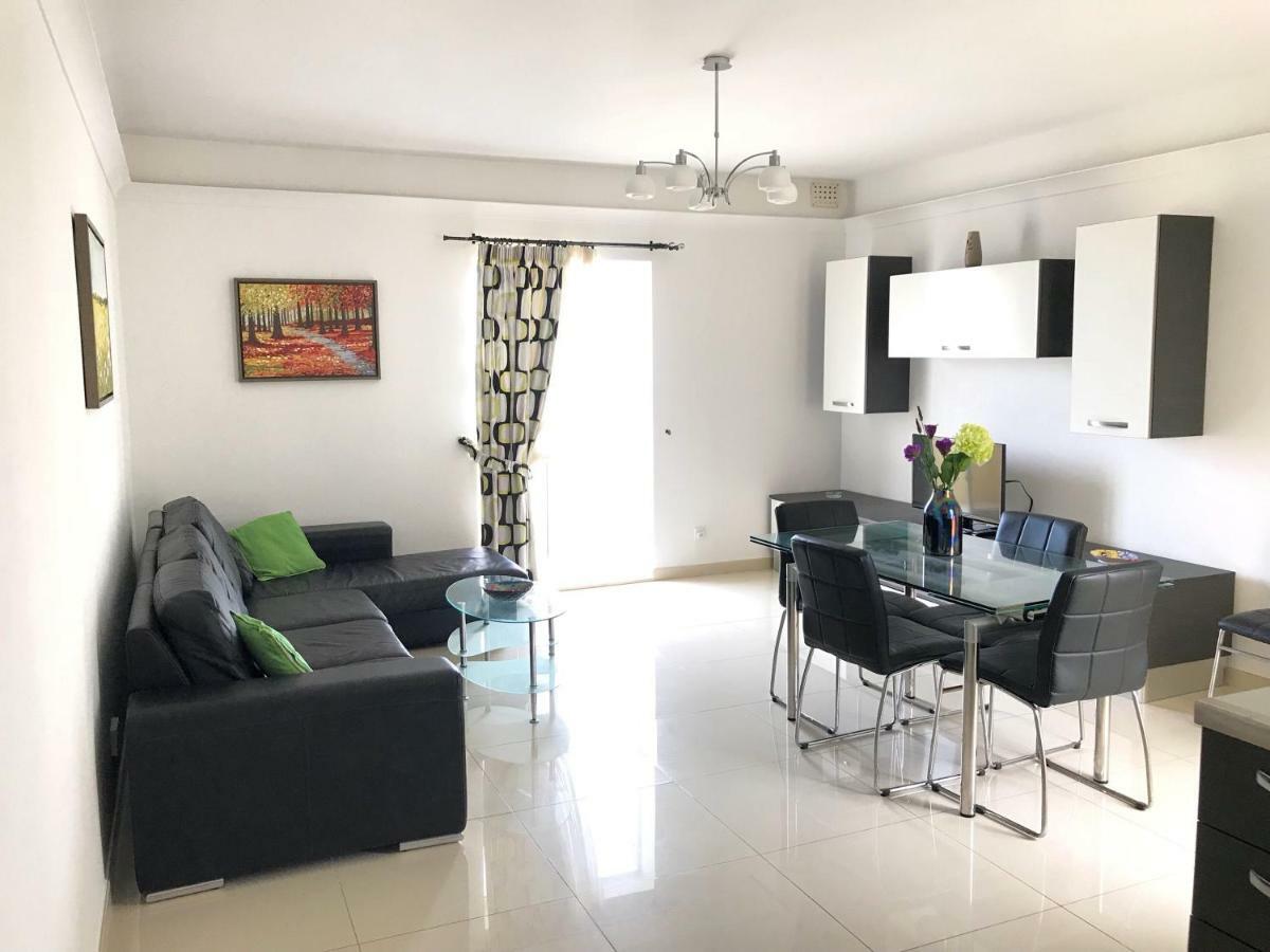 Savoy Apartment เซนต์พอลส์เบย์ ภายนอก รูปภาพ